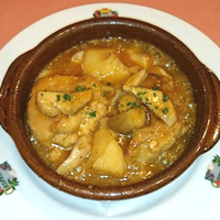Pollo con setas 若鶏とポルチーニ茸のエスパニョーラソース煮